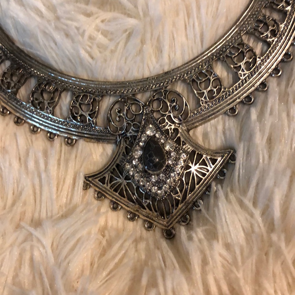 Super cute choker blue and diamond like Gems